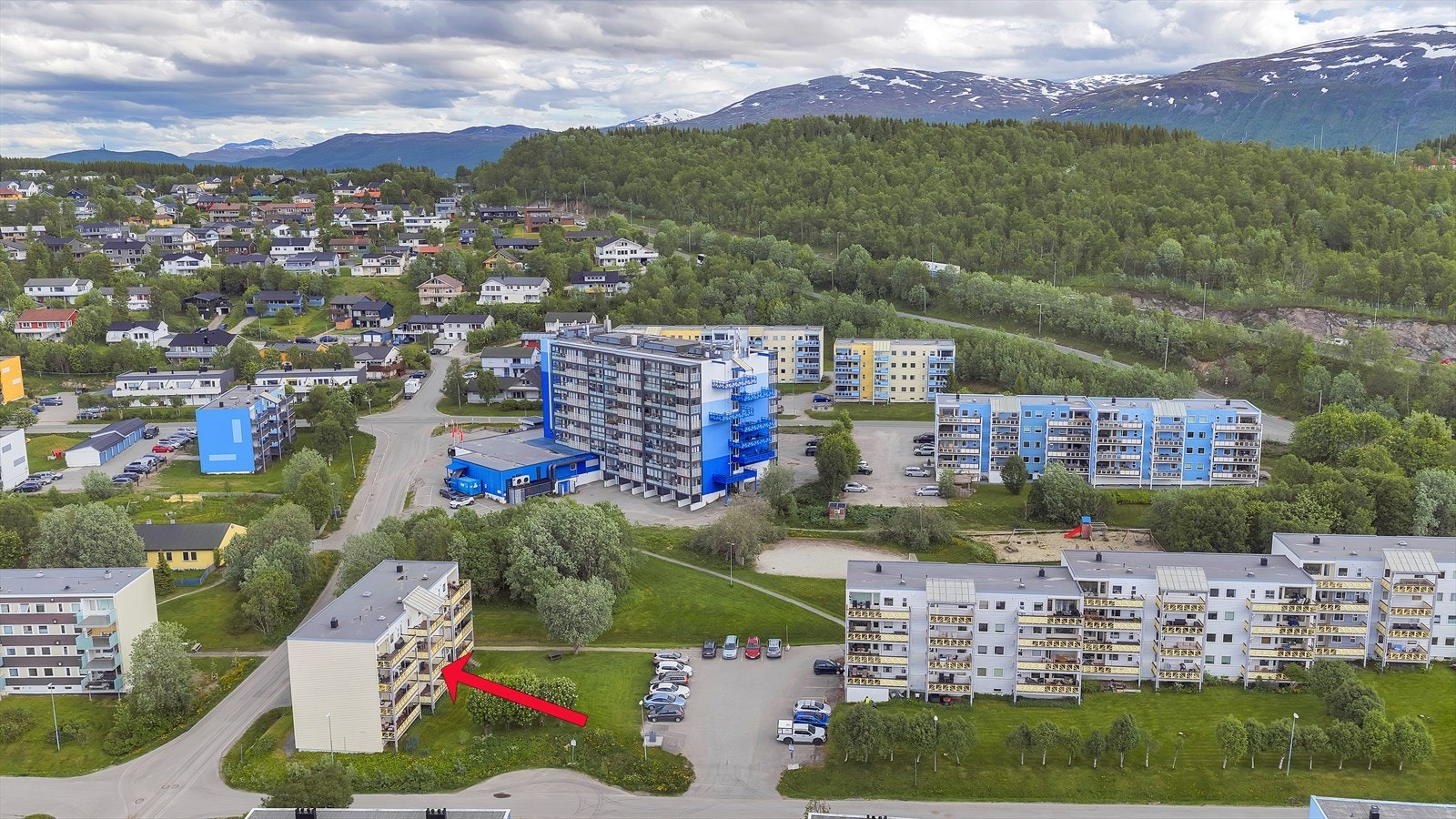 Ideell beliggenhet for studenter og ansatte ved UNN og UiT, med svært enkel adkomst til fots, med sykkel, bil eller buss! Galleribilde