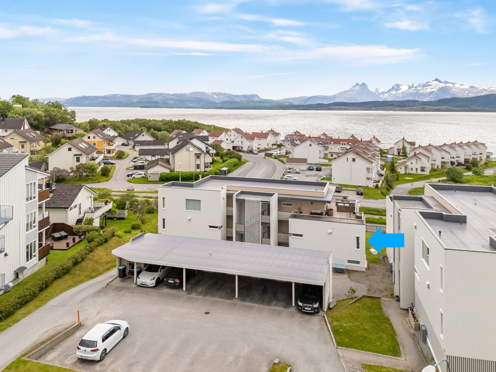 Leiligheten ligger fint til på Alstad, med kort vei til skole, barnehage, dagligvare, turterreng og offentlig transport Galleribilde