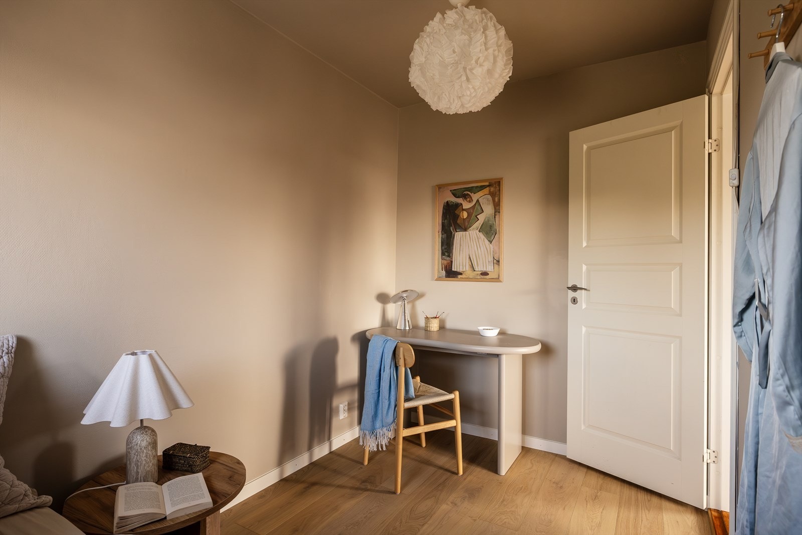 Rommet har adkomst fra stuen. Galleribilde