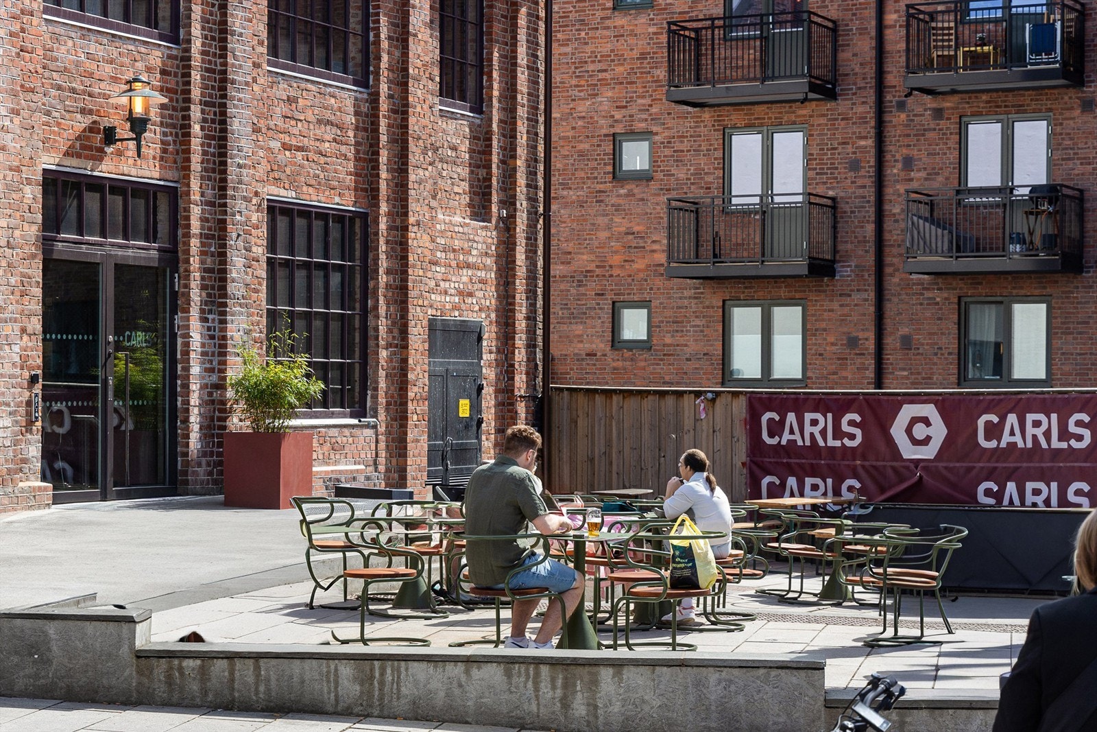 Samlingspunktet Carls har blitt et levende sosialt knutepunkt med restauranter og kulturarrangementer Galleribilde