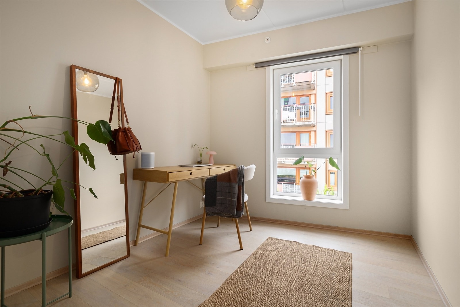 Soverom III passer også godt som barnerom, gjesterom eller kontor. Plass til seng, garderobeskap og skrivepult Galleribilde