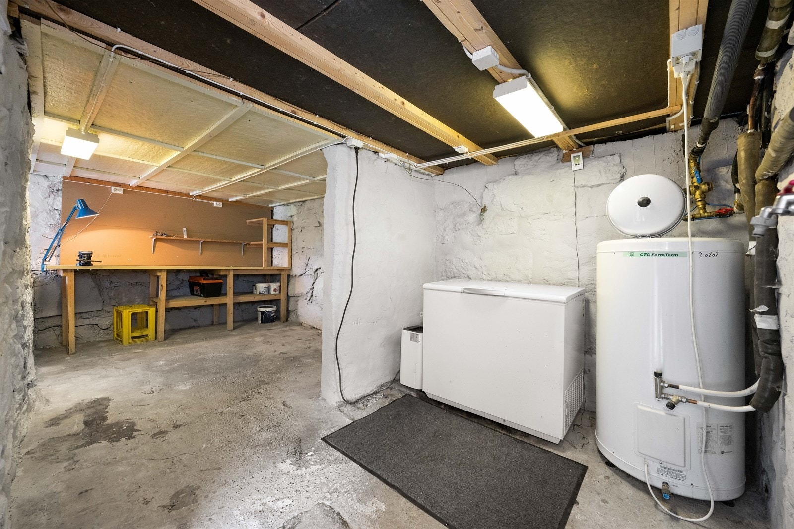 Kun deler av kjeller har måleverdig areal. Gulvareal i kjeller er 14,7 m². Galleribilde