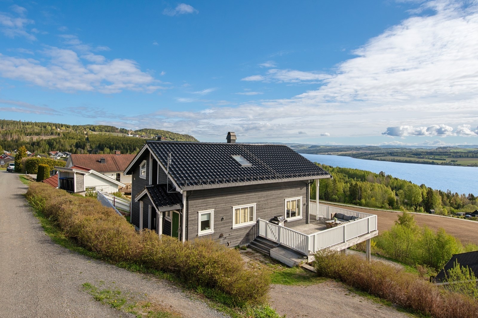 DNB Eiendom v/ Christofer Norland Fari har gleden av å presentere Øvre Ulsrud 16A og B! Galleribilde