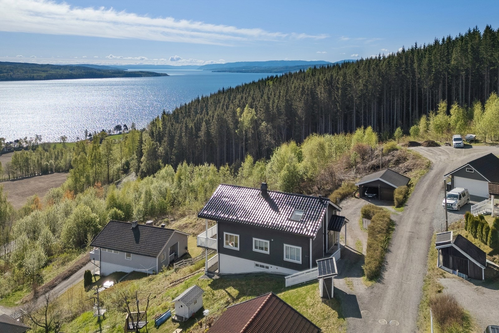 Området byr på nærhet til skog og mark, med fine turmuligheter rett utenfor døren. Galleribilde