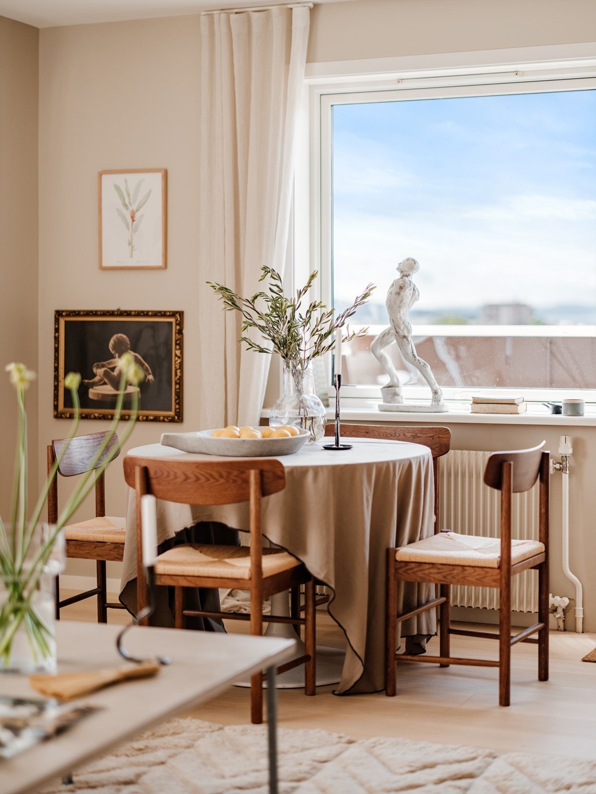 Hyggelig med plass til spisebord i tilknytning kjøkkenet. Galleribilde