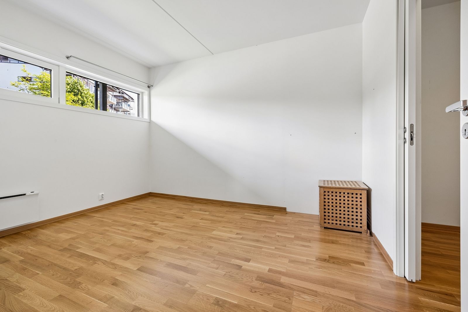 Soverom 2 med "walk in" garderobe Galleribilde