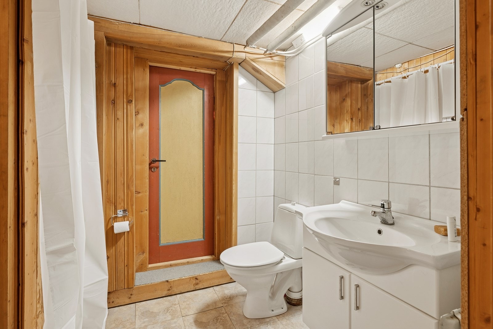 Baderom i kjeller fra før 1997. Våtrommet er gitt TG 3. Galleribilde