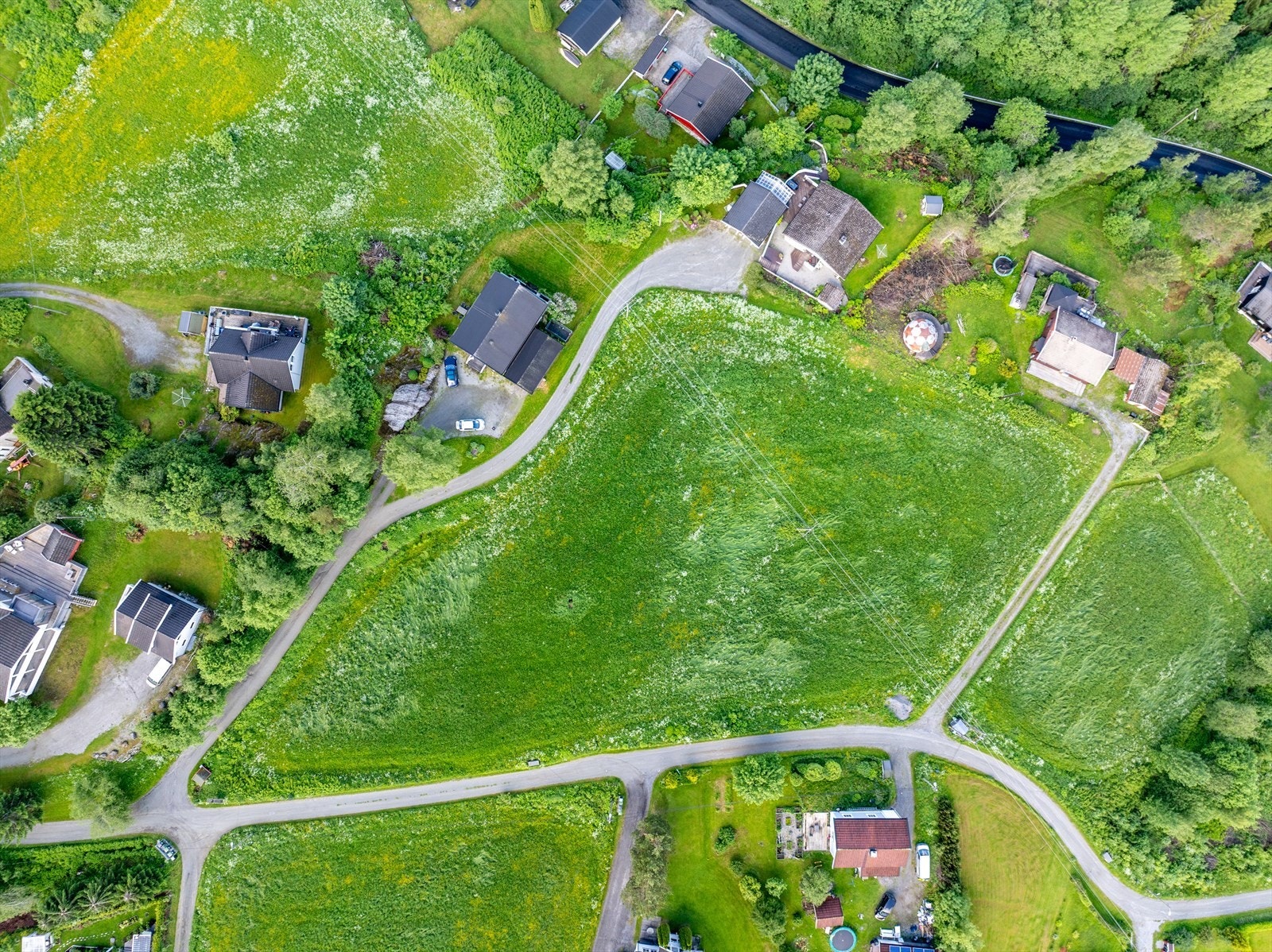 Området kan tilby flotte rekreasjonsmuligheter og kort avstand til Eidsvoll sentrum med alle nødvendige fasiliteter. Galleribilde
