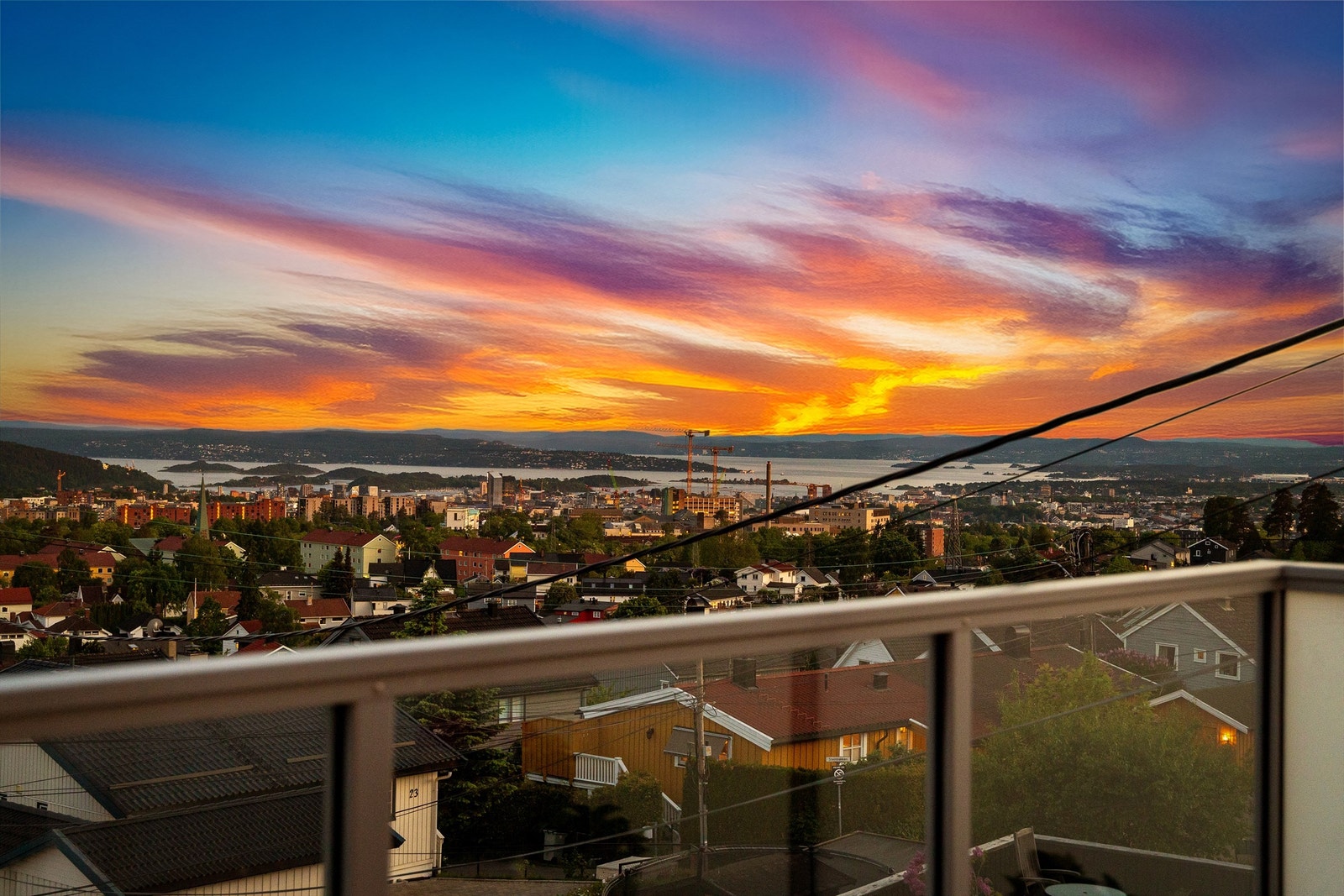 Her skinner solen fra ca. soloppgang til ca. kl. 19-20 sommerstid ihht. selger Galleribilde