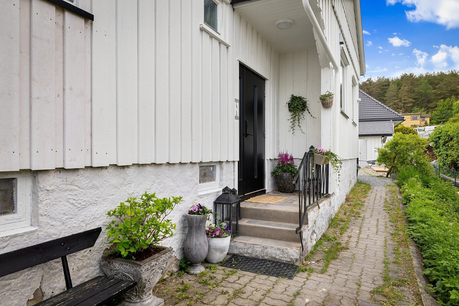 Ny inngangsdør ble satt inn i 2023 Galleribilde