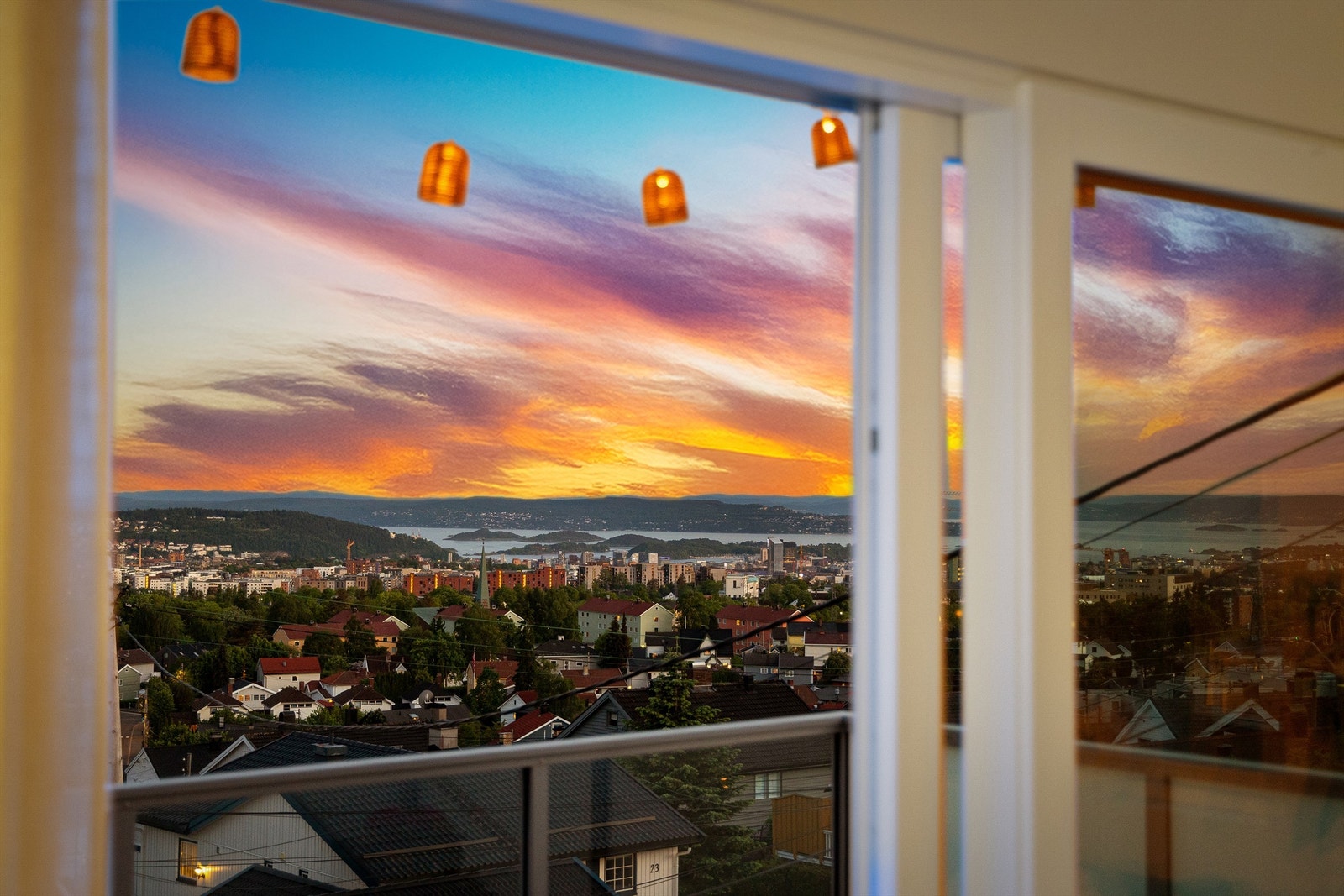 Her sitter du høyt og fritt og kan nyte solen fra tidlig morgen, til sen ettermiddag og kveld Galleribilde