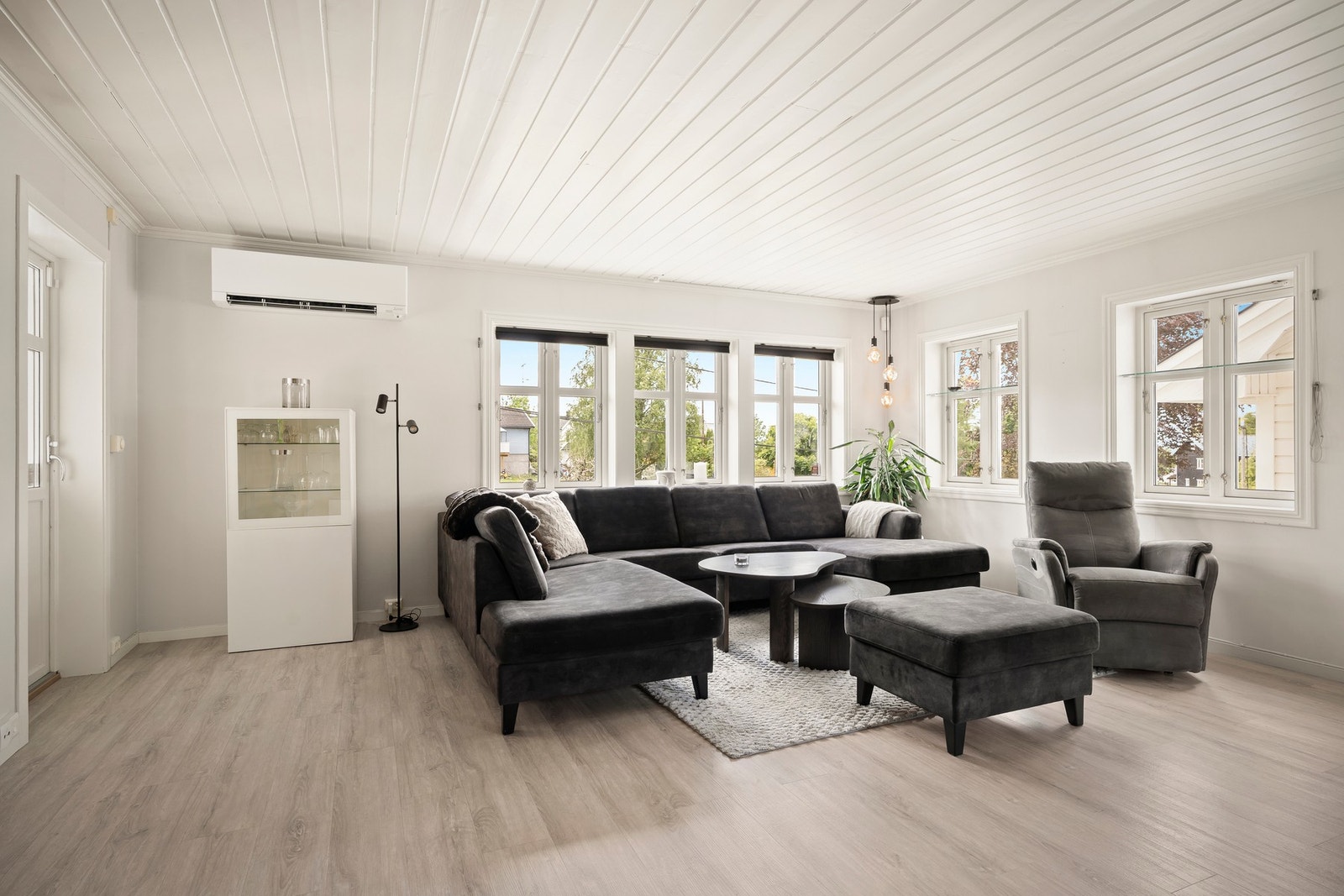 Behagelig vannbåren gulvvarme i stue- og kjøkkendelen. Galleribilde