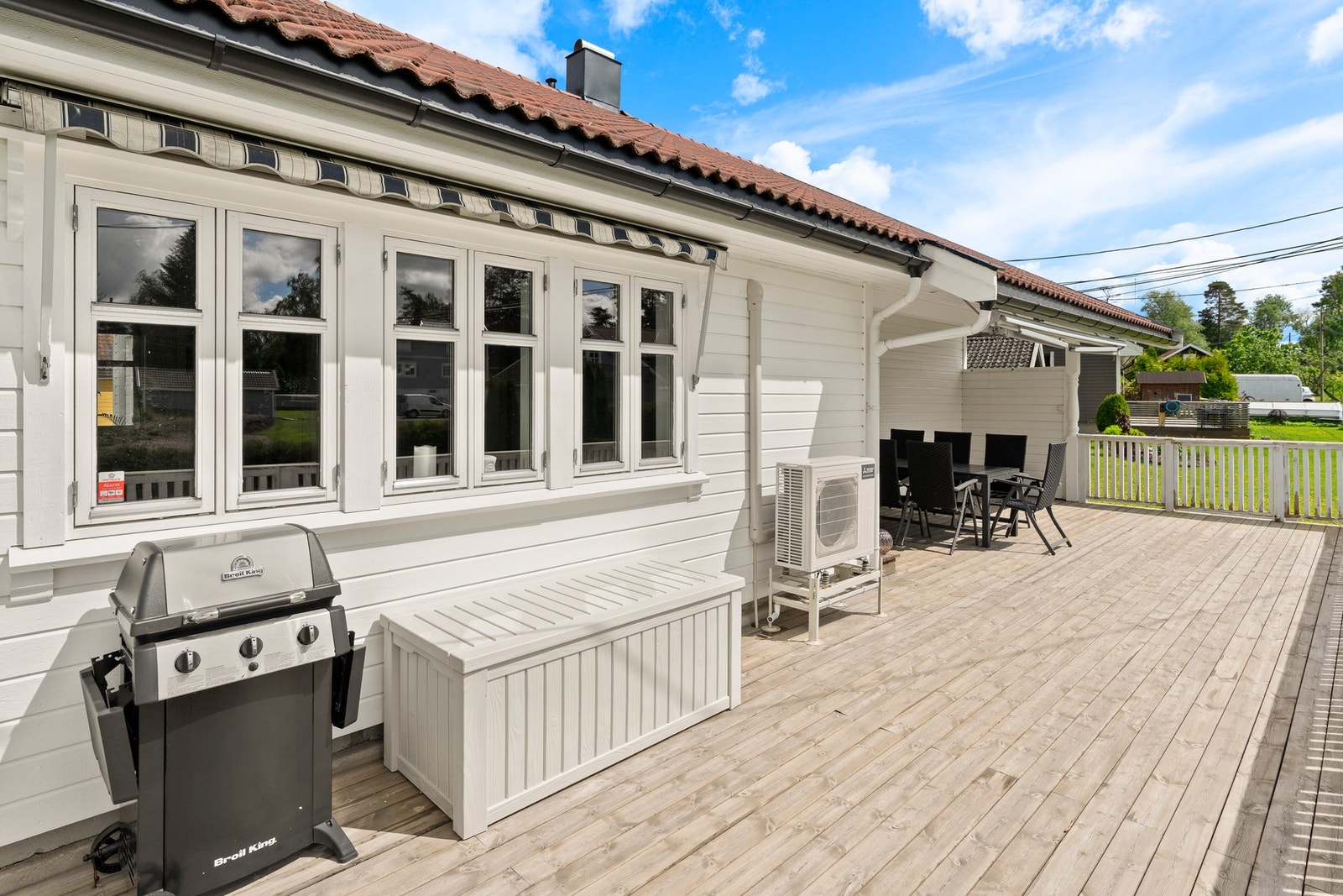 Rikelig med plass til utemøblement og grill. Galleribilde