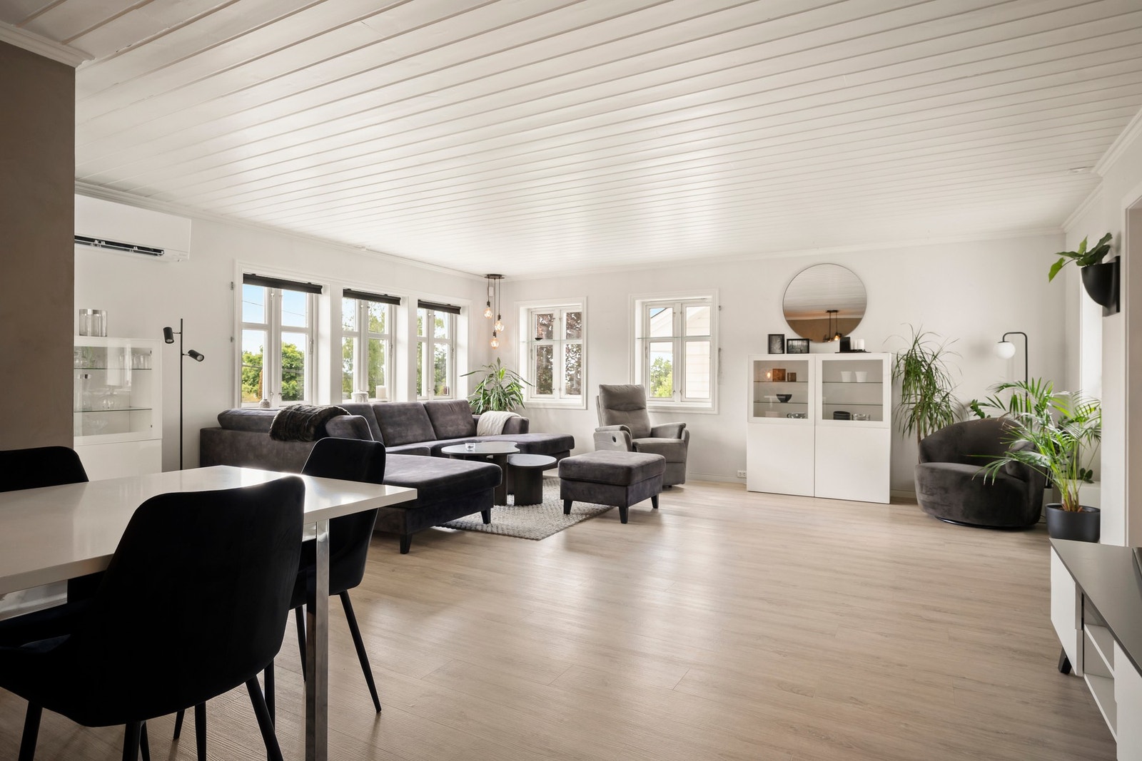 Slitesterk klikkvinyl fra 2018/2020 på gulv. Galleribilde
