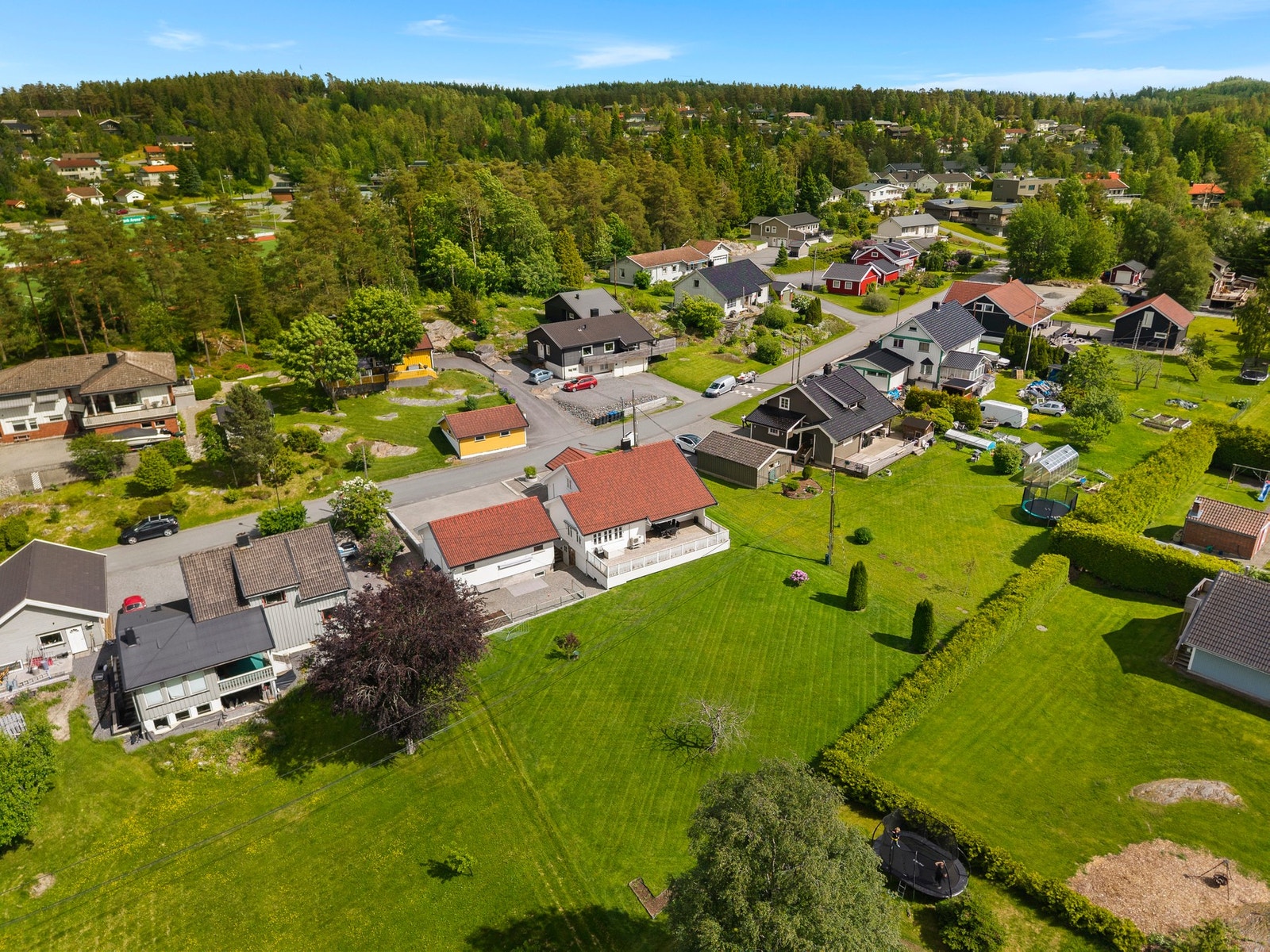 En perfekt bolig for familien som ønsker god plass, trygge omgivelser og nærhet til fasiliteter. Galleribilde