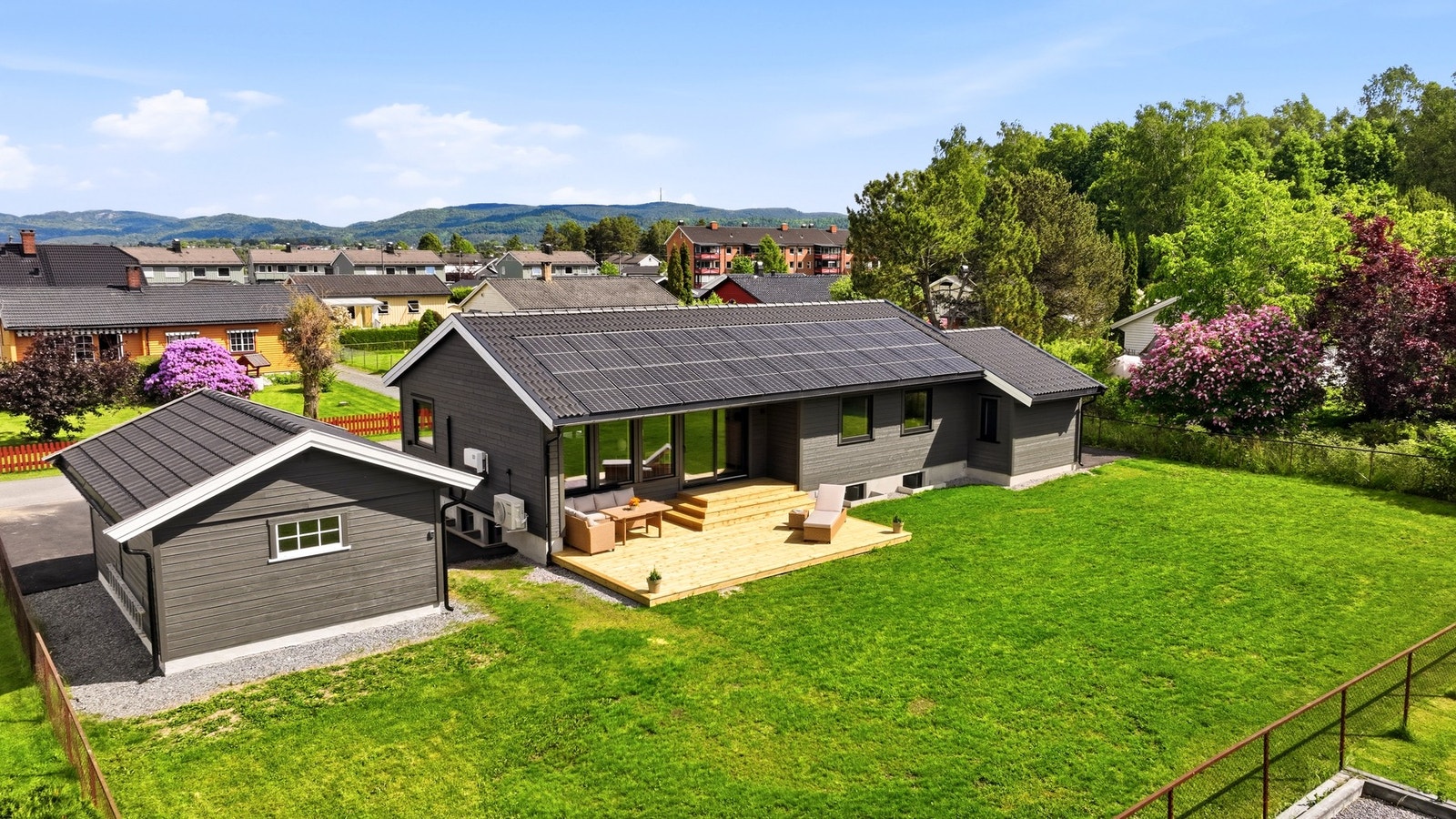 PrivatMegleren Telemark Kjørbekk - Nyrenovert, stilrent smarthus | 5 soverom, 2 bad & 2 stuer |