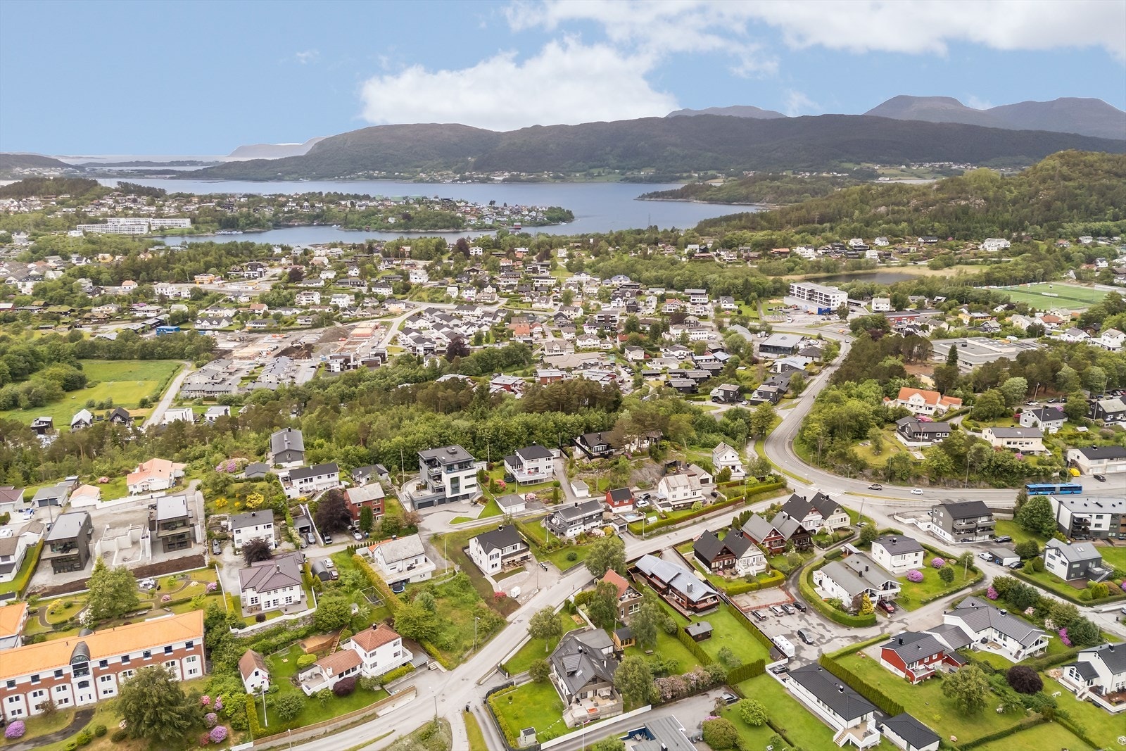 Området er populært for både store og små. Her er det korte avstander, trygge veier for ferdsel og alltid noe å gjøre. Galleribilde