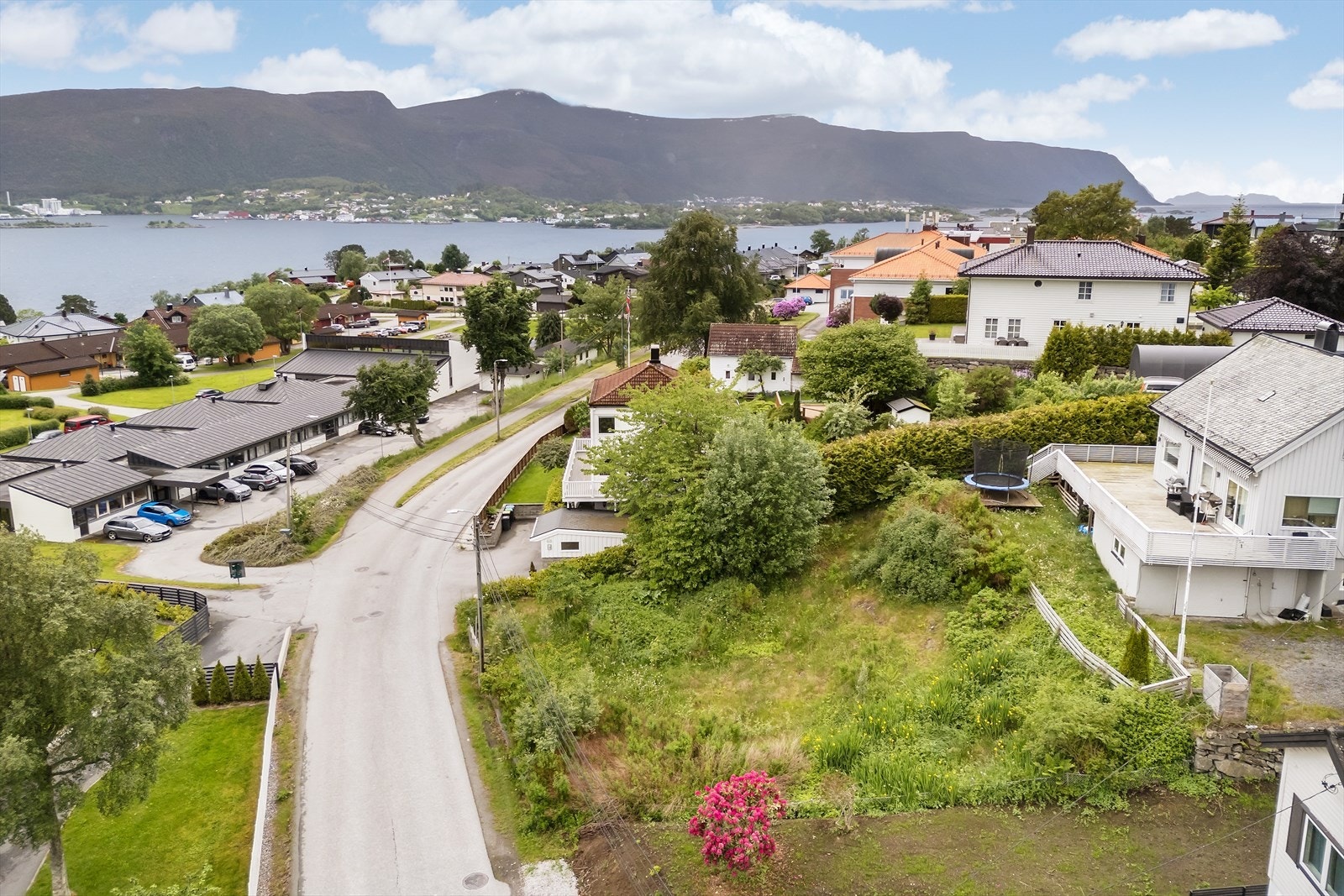 Proaktiv Eiendomsmegling v/ Jon Kristian Valderhaug Røsok har gleden av å presentere denne tomten på Bogneset. Galleribilde
