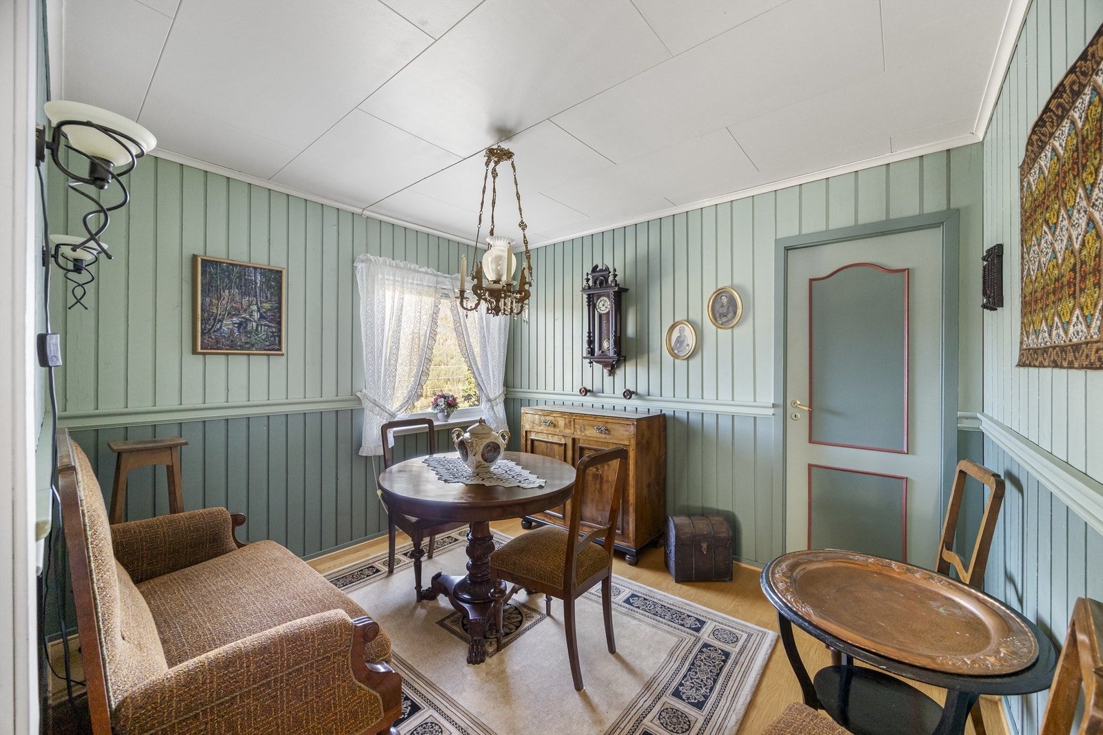 Stue/soverom. Galleribilde