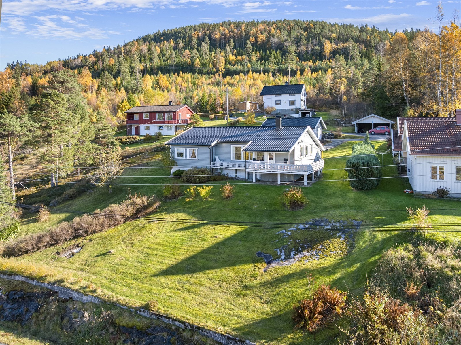 Det er sol på eiendommen fra morgen til ca. kl. 21:00 midtsommers. Galleribilde