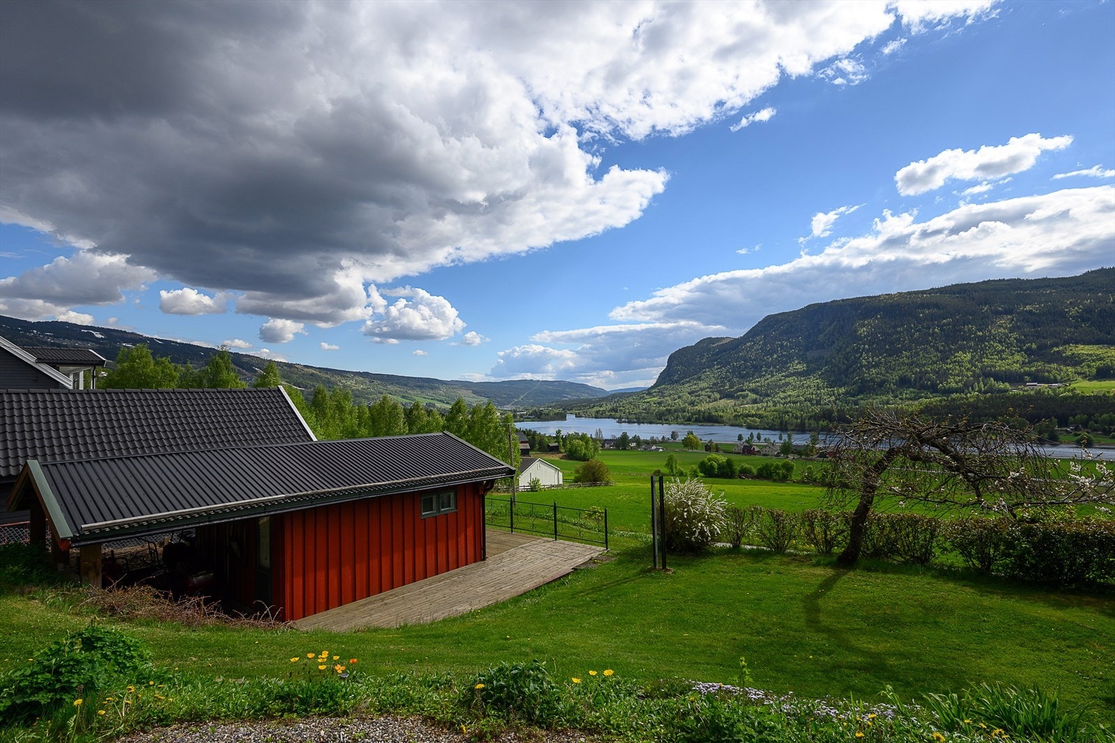 Uthus med innredet gjesterom Galleribilde