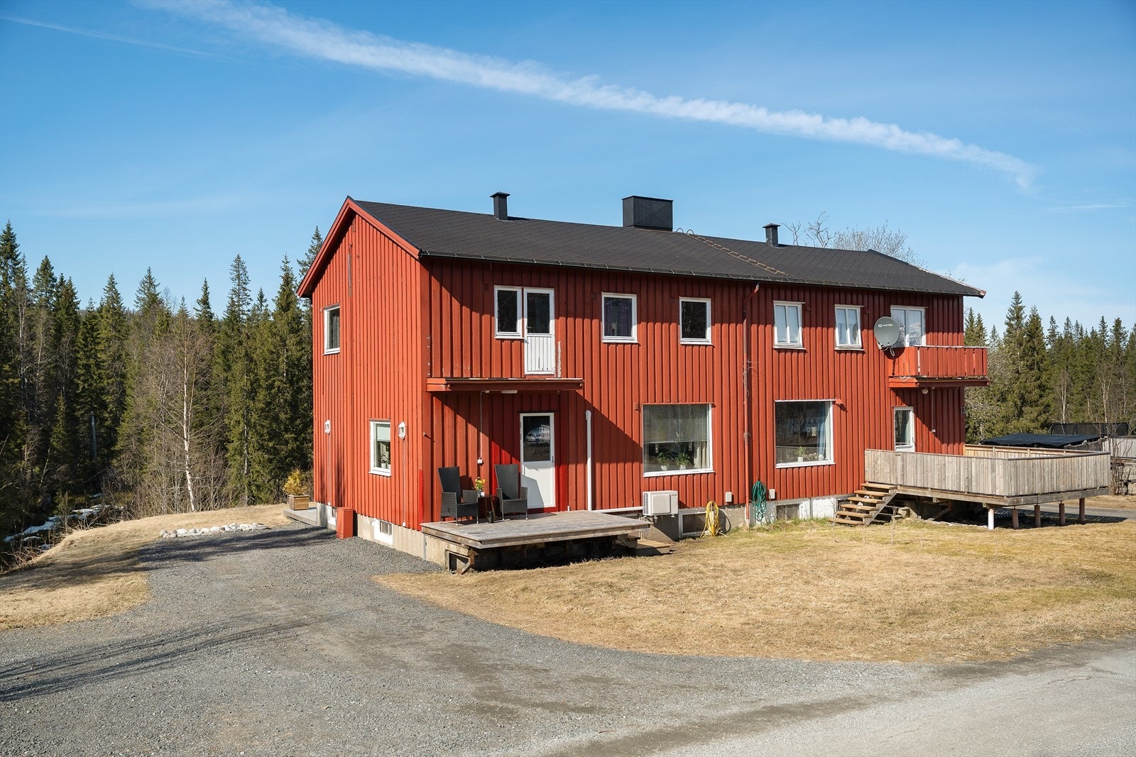 Avstand til sentrum av Korgen med matbutikk, apotek, blomsterforretning, bensinstasjon, m.m. er ca 4. km. Tettstedet Vesterli er tilknyttet skolebussordning. Galleribilde