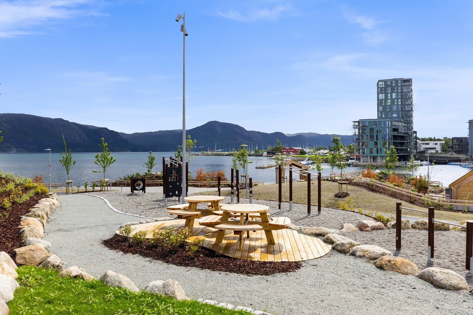 Området kombinerer urbane kvaliteter med unike naturopplevelser ved Gandsfjorden. Galleribilde
