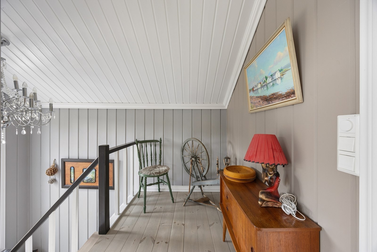Malt tretrapp leder opp til andre etasje. Galleribilde