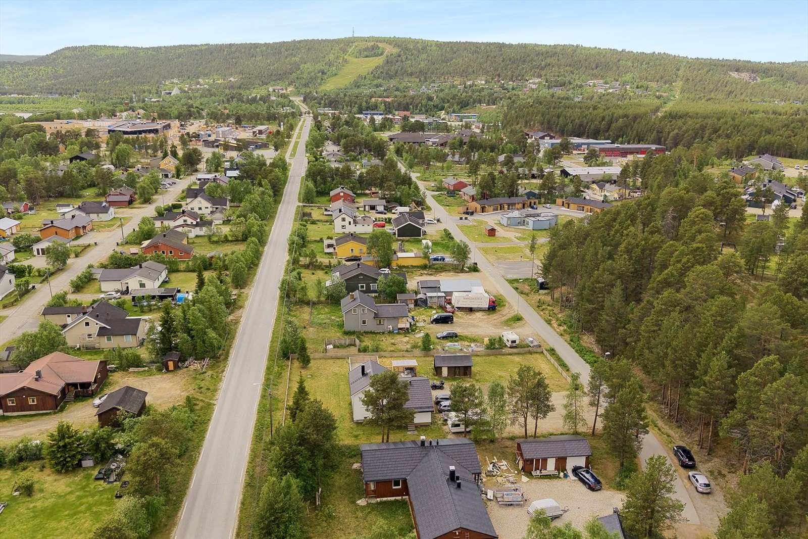 Karasjok grunnskole og Karasjokhallen ligger kun en kort kjøretur unna. Galleribilde