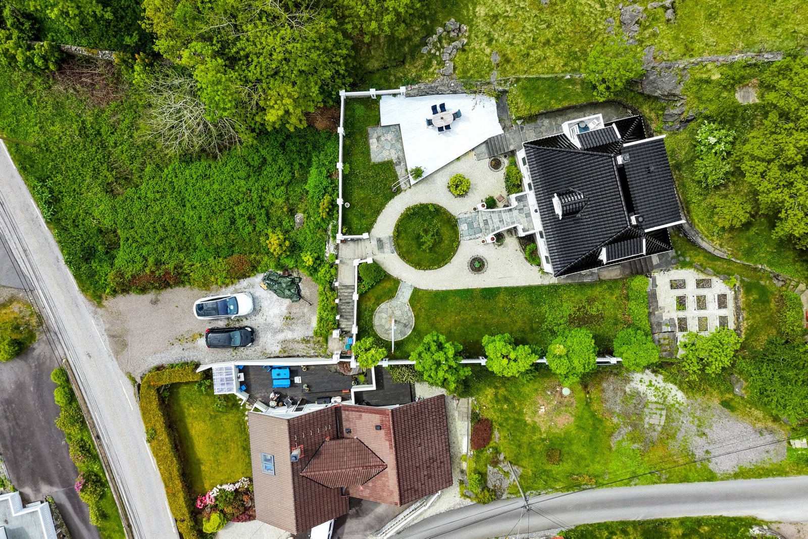 - Dronebilde som gir et overblikk over den spennende tomten - Galleribilde