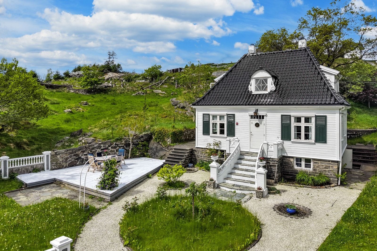 - En nydelig sjøsperle med flotte uteareler, sjøutsikt og kort vei til Bergen sentrum - Galleribilde