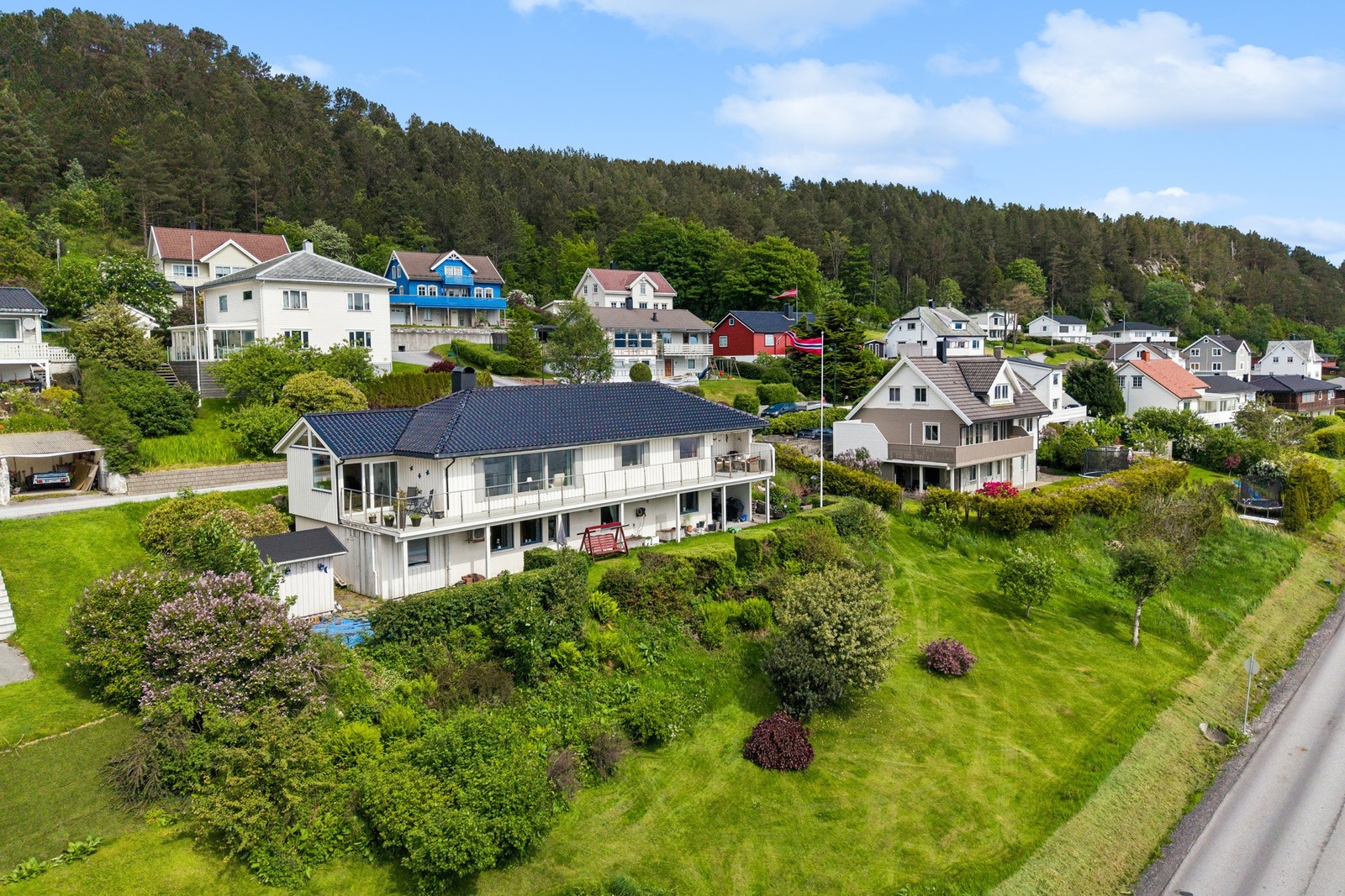 Velkommen til denne flotte boligen på Hessa - boligen presenteres av PrivatMegleren v/Steffen Usterud. Foto: EFKT v/ Marcus Vinjevoll Sætre. Galleribilde