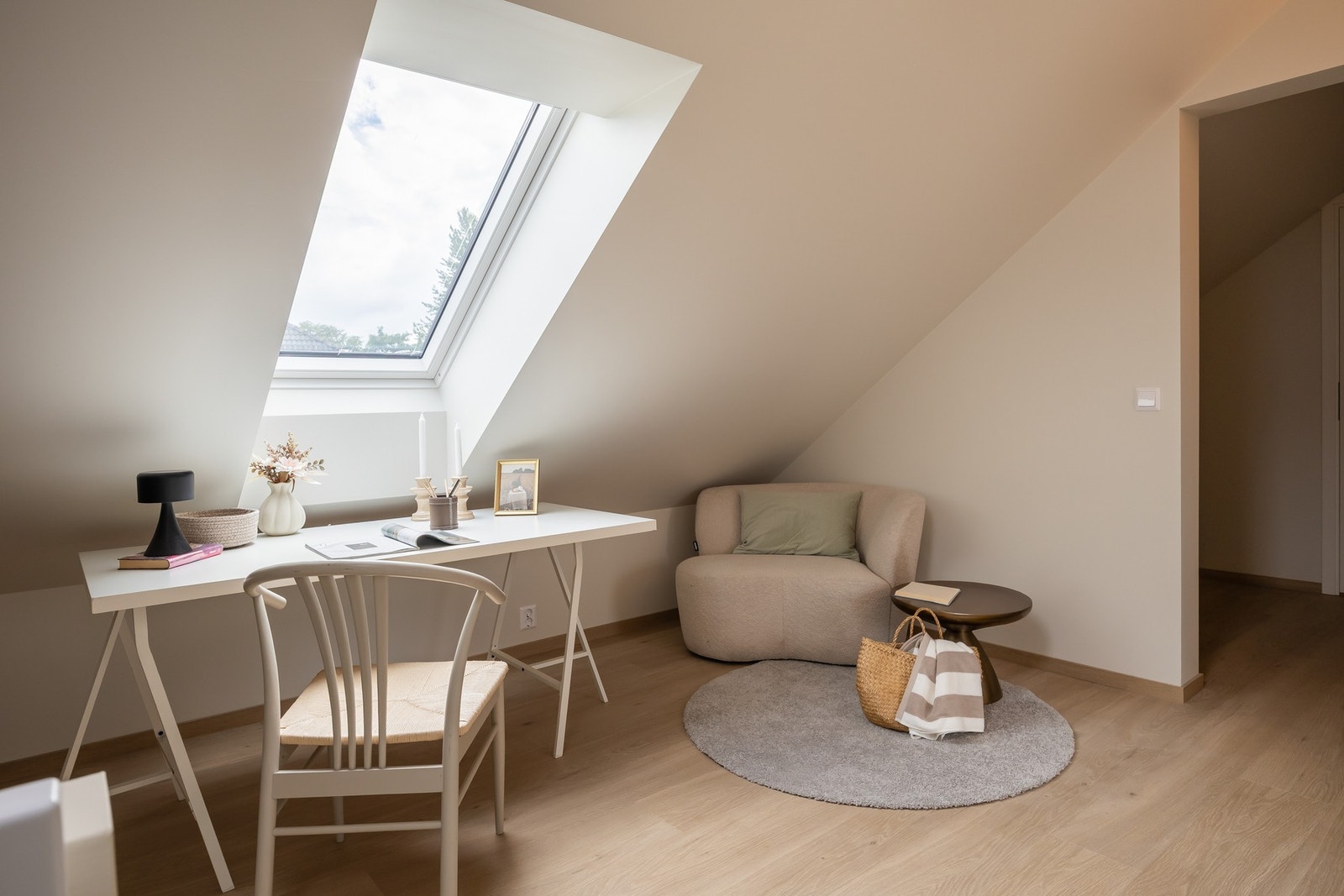 Alle vinduer nye (foruten to velux fra 2015) og dører skiftet. Galleribilde
