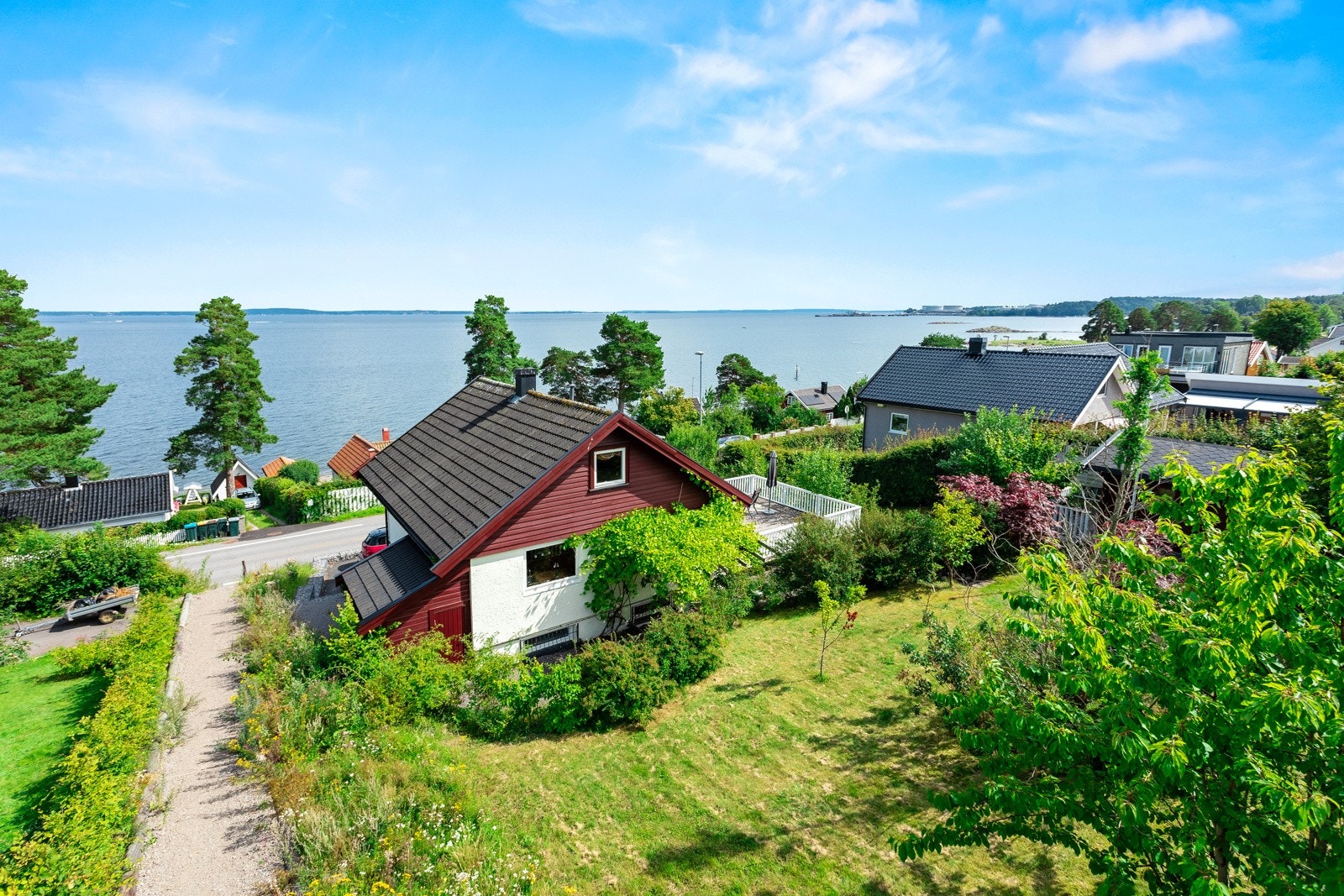 Boligen er høytliggende med nydelig utsikt over Oslofjorden Galleribilde