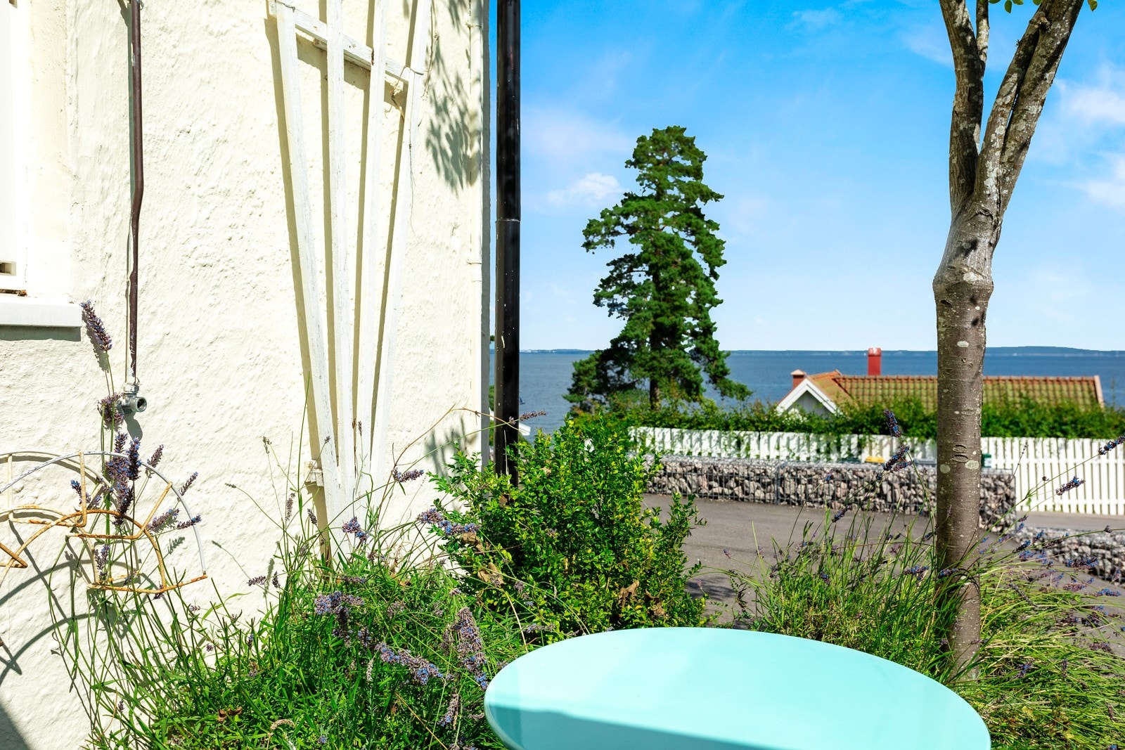 Flere uteplasser rundt boligen gir deg meget gode solforhold Galleribilde
