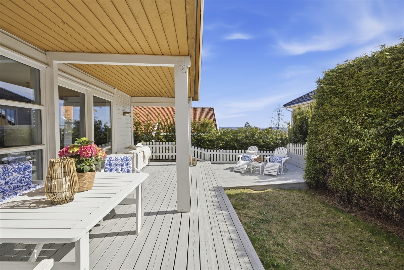 Terrassen er delvis overbygget og meget usjenert. Galleribilde