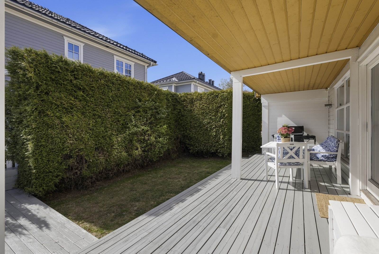 I hagen er det gode solforhold med sol fra morgen til kveld sommerstid. Galleribilde