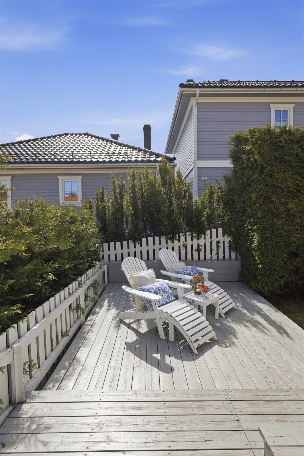 Solrik terrasseplatting. Galleribilde