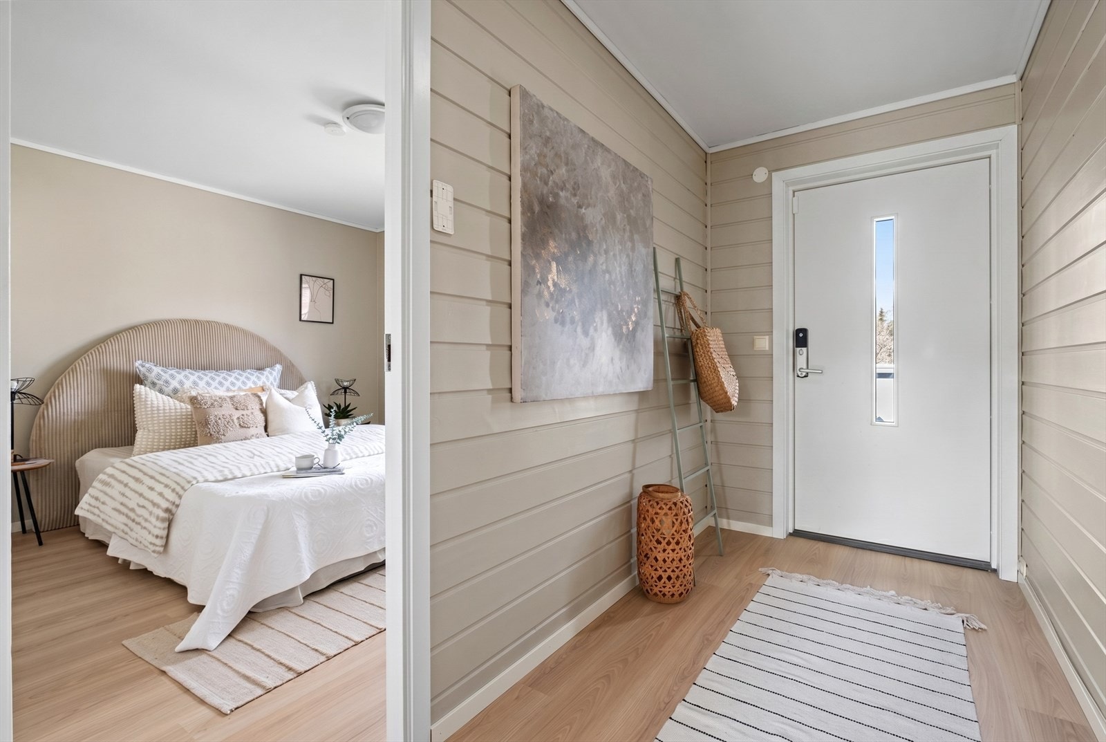 Her får man også en lys entré med gode muligheter for etablering av garderobe. Galleribilde