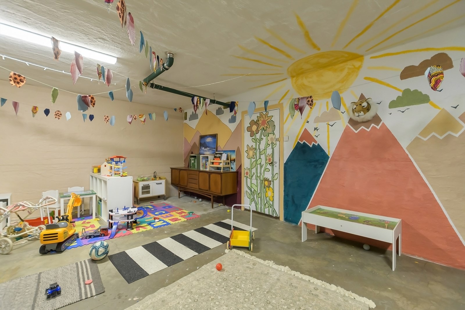 Aksjelaget byr på fasiliteter som felles lekerom, sykkelbod i kjeller, felles vaskeri og et rom med mulighet for å leie plass til ekstra fryser. Galleribilde