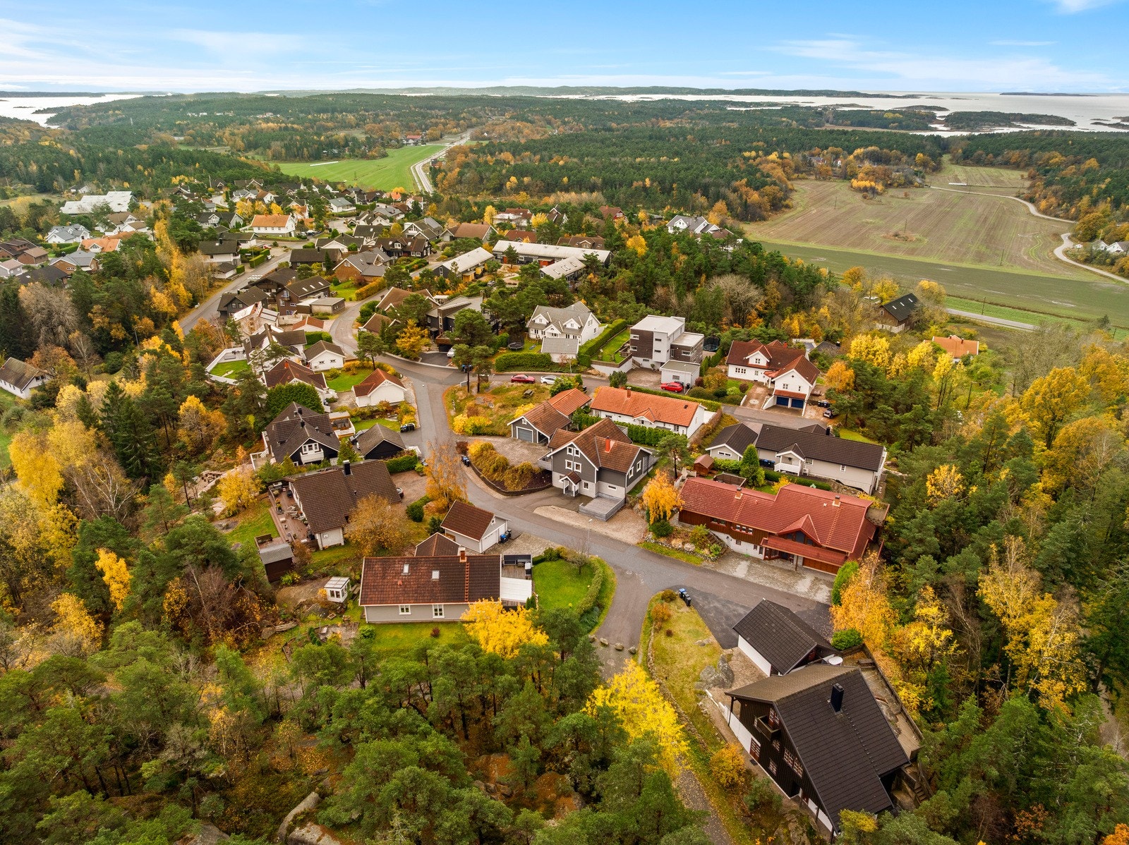 Attraktiv beliggenhet i et rolig og veletablert boligområde med gode kvaliteter for hverdagslivet. Galleribilde