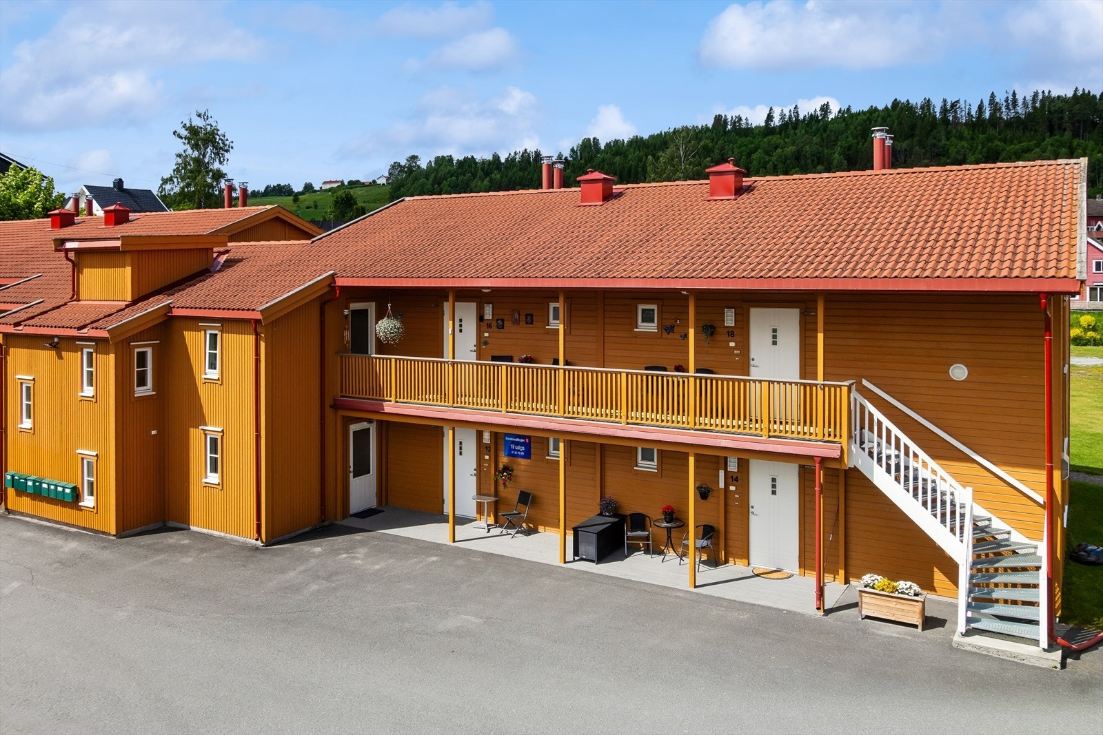 Eiendommen ligger i et etablert og rolig boligfelt i Brandbu. Galleribilde