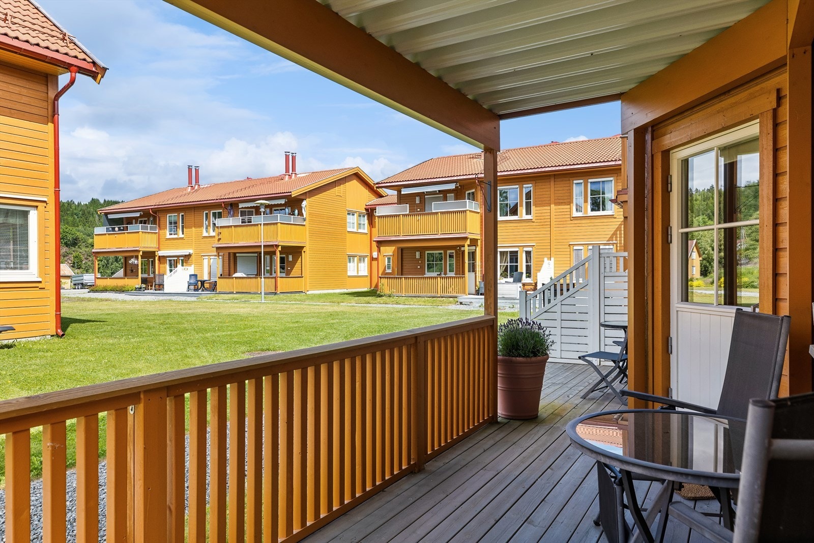 Her er det god plass til utemøbler og grill. Galleribilde