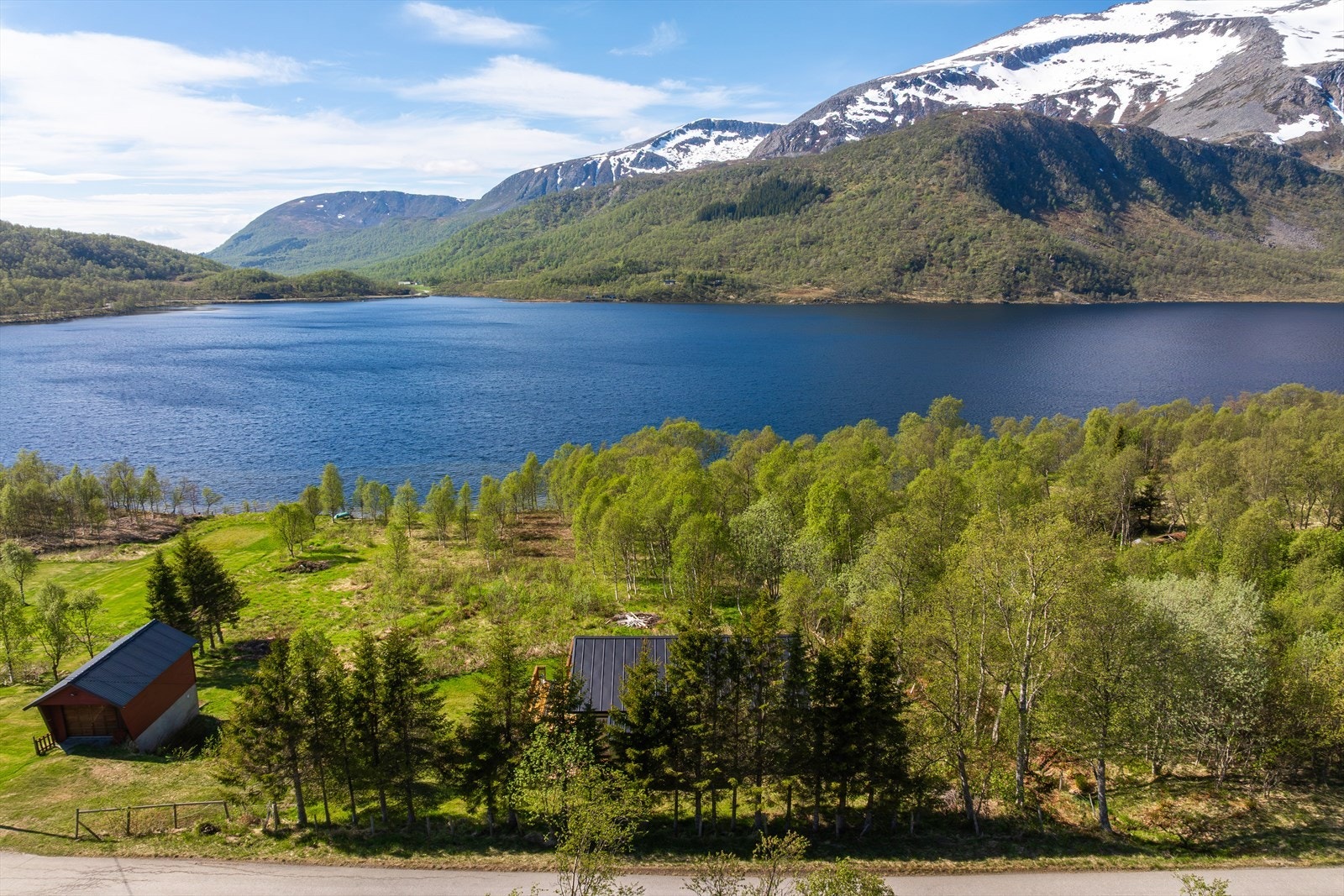 Olaheimen er særlig kjent som start- og endepunkt for den populære vandreruten Senja på langs og fungerer som en naturlig inngangsport til Ånderdalen nasjonalpark. Galleribilde
