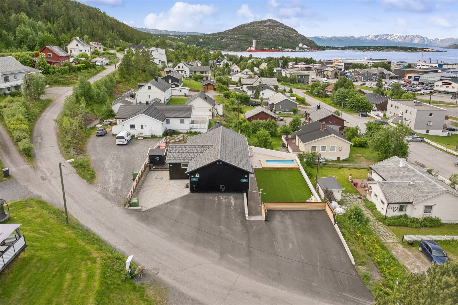 Romslig innkjørsel Galleribilde