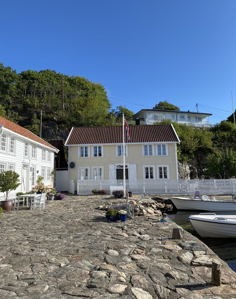 Området har lange tradisjoner som fisker- og loshavn, og bærer fortsatt preg av sin maritime historie. Galleribilde