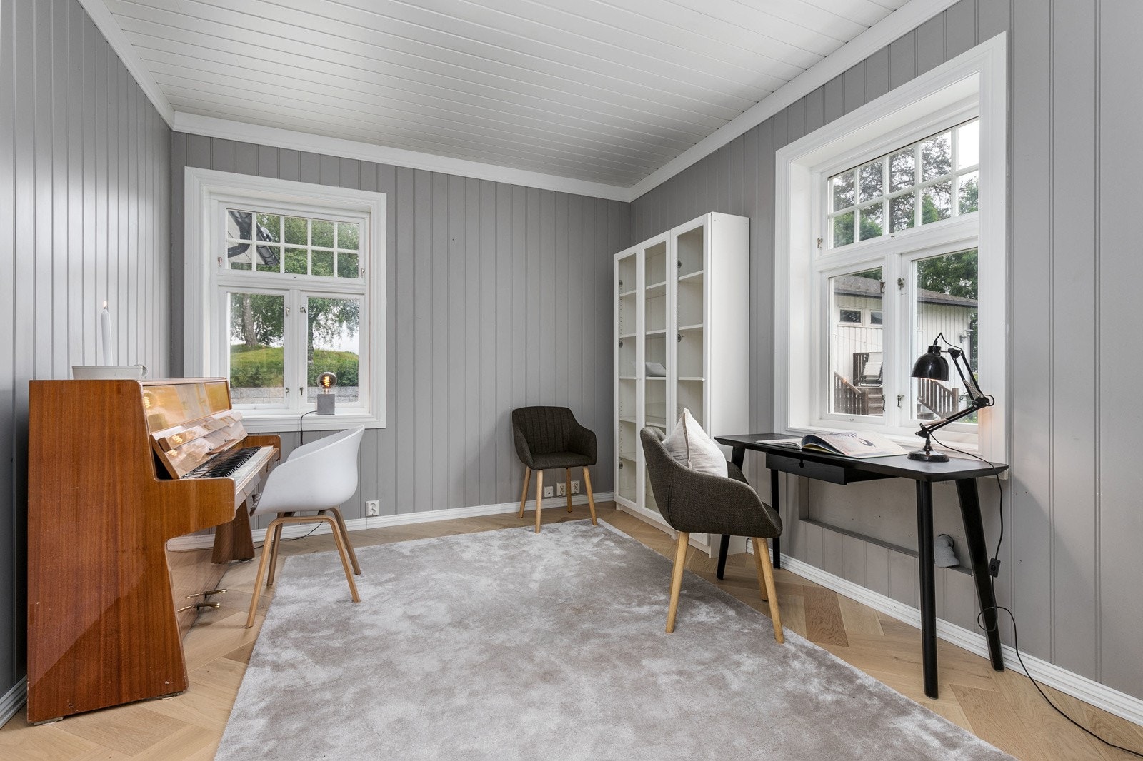 Hyggelige kontor/pianorom med tilgang fra stue 2. Boligen har en meget god soneinndeling - perfekt for familier. Galleribilde
