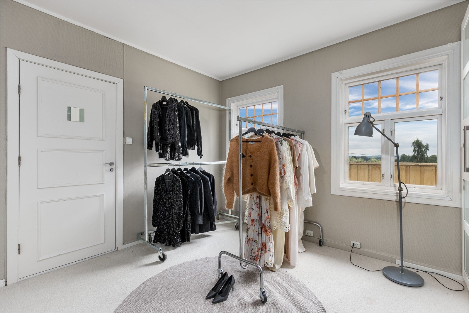 Praktisk omkledningsrom i 2. etasje Galleribilde