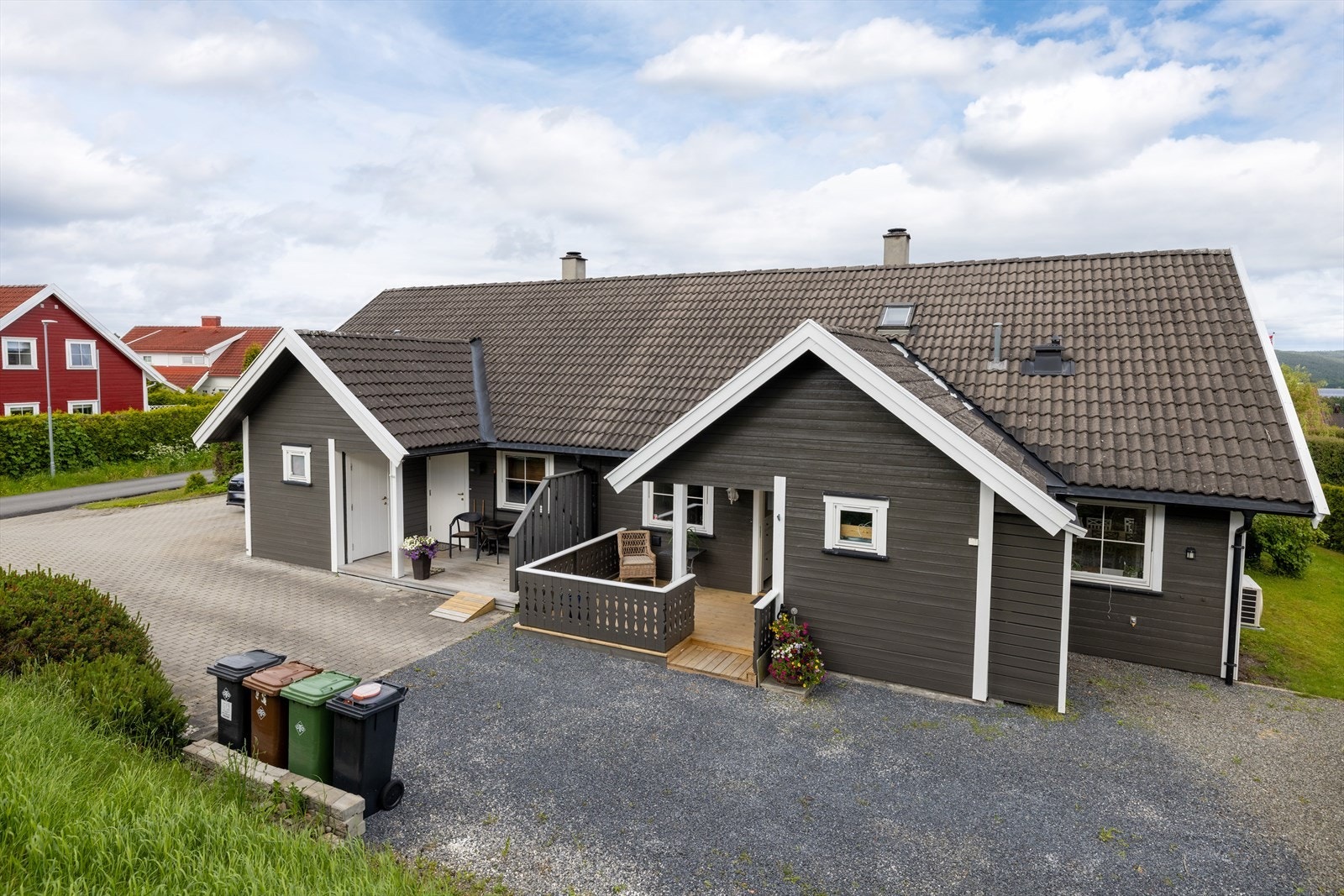 Familievennlig halvpart av tomannsbolig i et trygt og etablert nabolag på Toso. Galleribilde