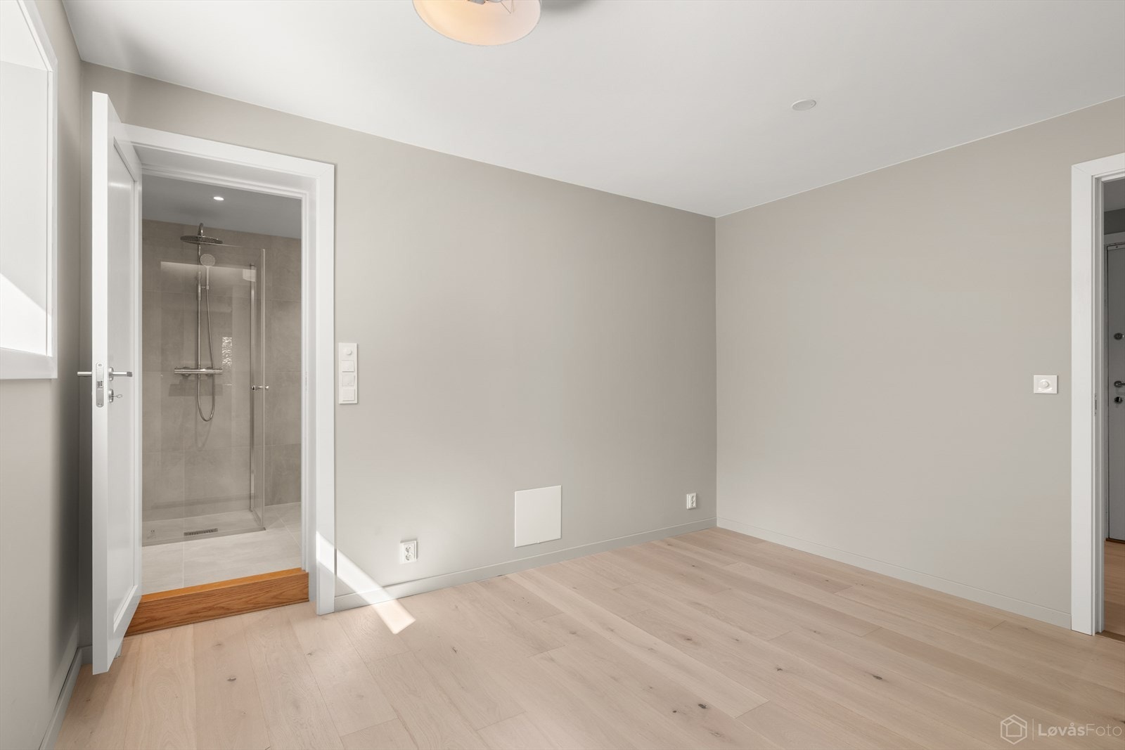 Leiligheten har 2 nye bad, hvorav det ene er tilhørende hovedsoverommet. Galleribilde